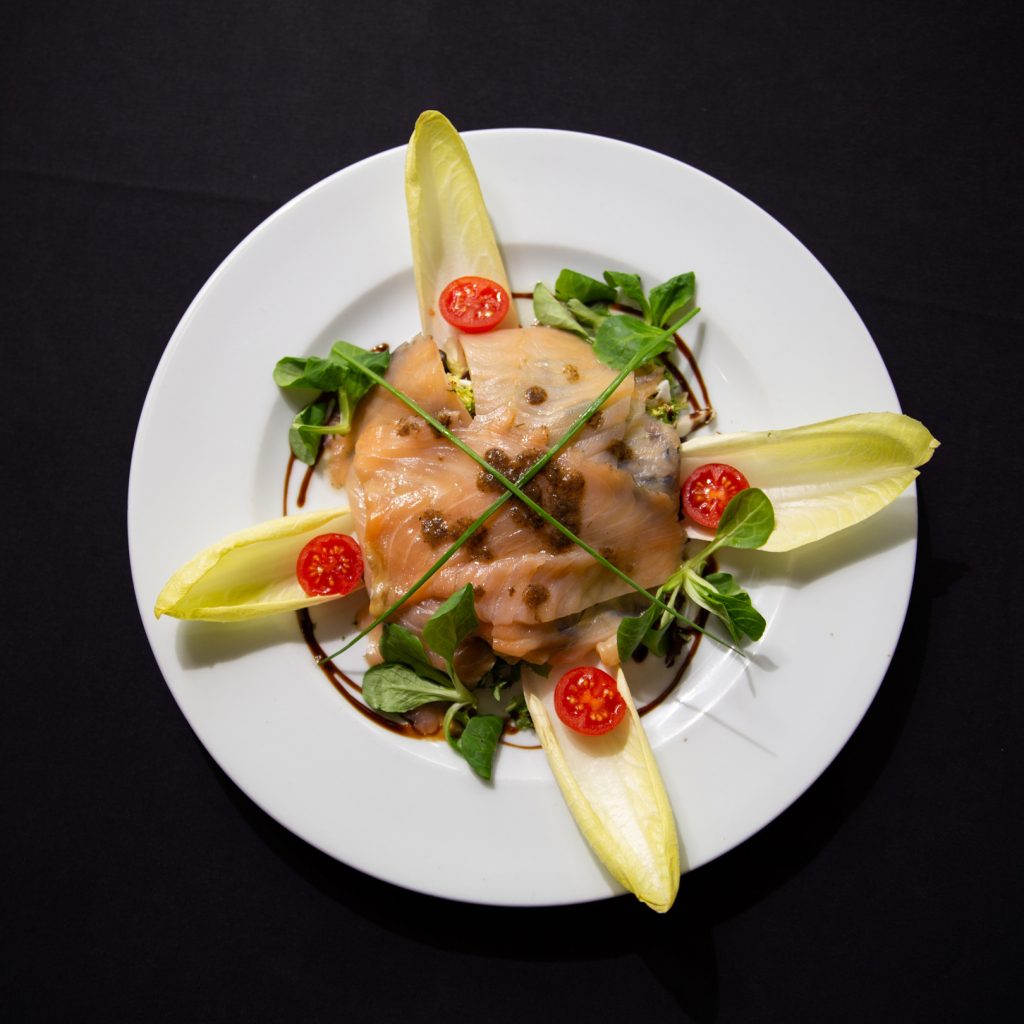 Ensalada de salmón marinado
