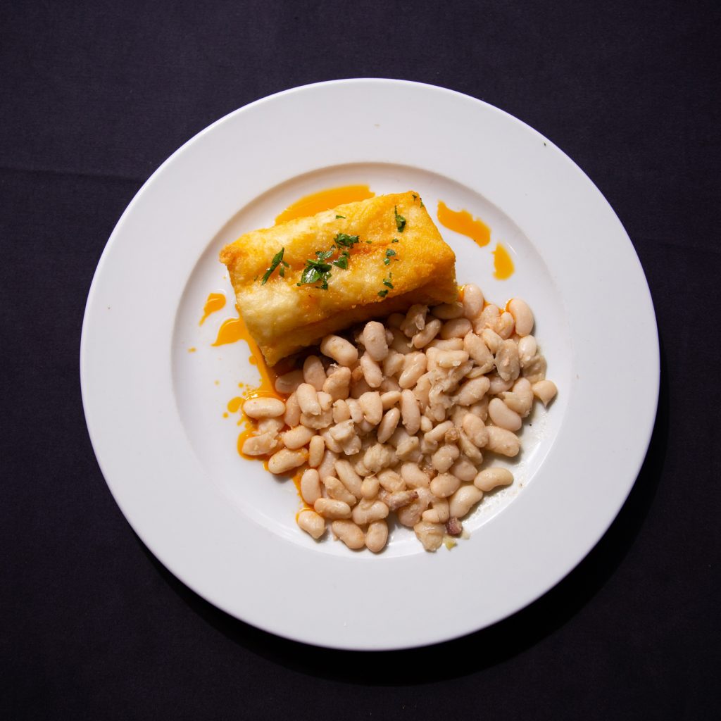 Bacalao a la llauna con judías blancas